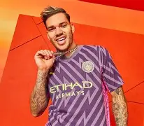 半岛体育在线网站-曼城后腰引援